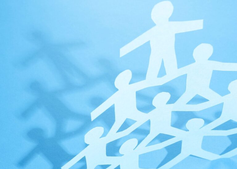 Cadena de personas papel